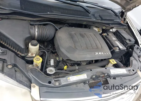 2012 Chrysler Town & Country Touring z USA, uszkodzony, nr VIN 2C4RC1BG4CR278540